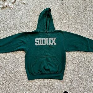 UND Fighting Sioux Green Hoodie, M